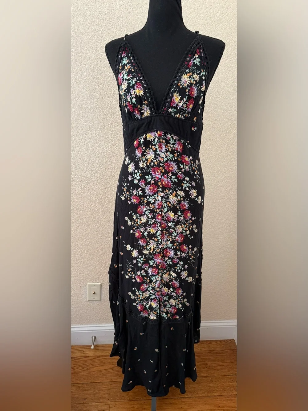 Free People Paradise Black Floral Print Maxi Dress Size Medium - Picture 6 of 15